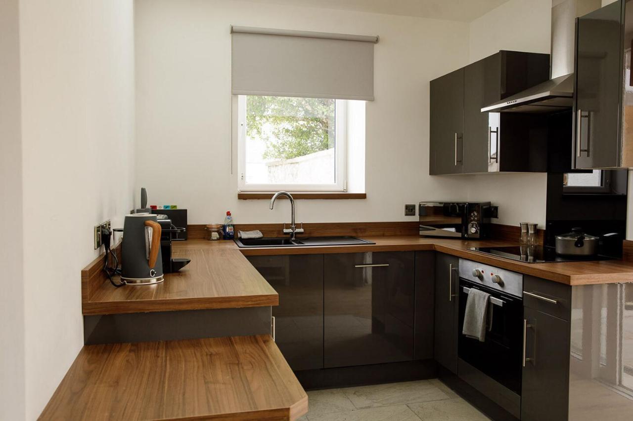 House Of Juniper - Luxury Accessible Apartment 布罗德福德 外观 照片