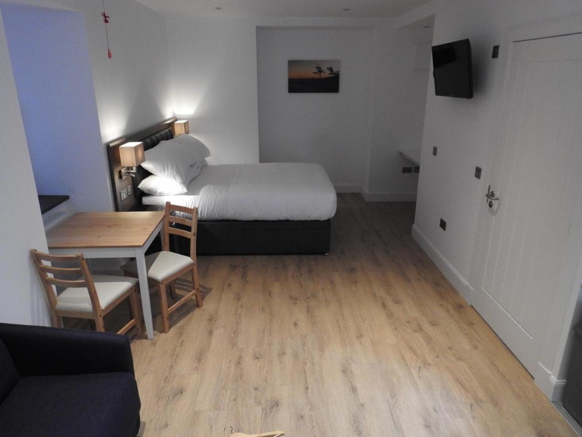 House Of Juniper - Luxury Accessible Apartment 布罗德福德 外观 照片